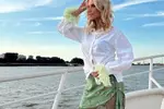 Vlaamse actrice Tine Priem maakt selfie in doorschijnende outfit en haar fans worden wild: "Next level!"