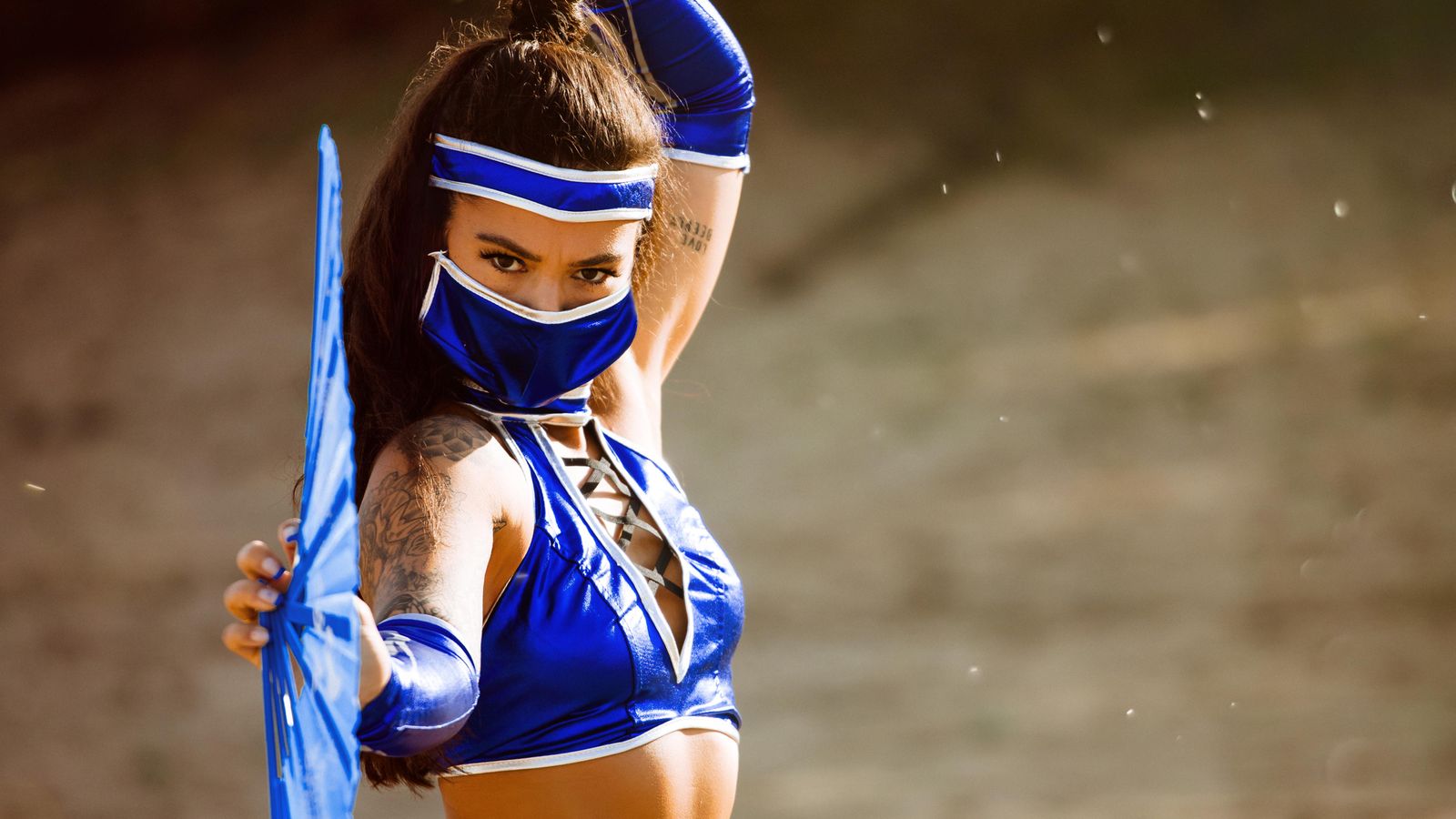 Limburgse Stephanie maakt je warm voor de nieuwe Mortal Kombat in zinderende cosplay-shoot