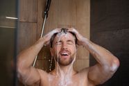 Mensen walgen van het advies van dermatologen over hoe vaak je moet douchen