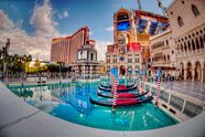 Biologische oorlogsdeskundige raadt toeristen aan om nooit in een zwembad in Las Vegas te duiken