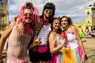 Ja, het kan nóg marginaler! Kamping Kitsch Club organiseert een kampioenschap dildowerpen