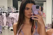 Kendall Jenner zoekt de grenzen van Instagram weer op door als poedelnaakte amazone te poseren