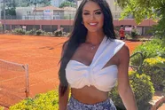 New balls please! Rachel Stuhlmann zet haar twee 'tennisballen' nog eens ferm in de kijker (foto's)
