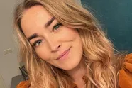 Lezen saai? Niet als Geraldine Kemper het toploos doet op een boot in Zuid-Frankrijk (foto's)