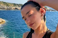 Dua Lipa gooit wat kleren uit voor redelijk pikante shoot voor Vogue (foto's)