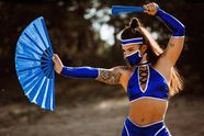 Limburgse Stephanie maakt je warm voor nieuwe Mortal Kombat-game in zinderende cosplay-shoot (foto's)