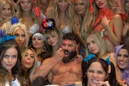 Vrouwenverslinder Dan Bilzerian onthult het ene ding dat hij nog op z'n bucket list heeft staan