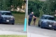U heeft het recht op de achterbank plaats te nemen! Agent op non-actief na stoeipartij in dienstvoertuig
