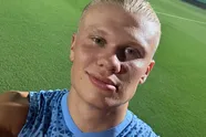 Voetbalfans in shock nadat Haaland (1m94) poseert met boomlange basketter: "Hij lijkt een dwerg!"