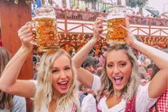 Weer zuipen op Oktoberfest: deze prachtige drindl-babes zijn een extra excuus om te gaan (foto's)