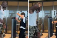 MMA-vechtster Weili Zhang (1m63) pakt eventjes ex-basketter Shaquille O'Neal (2m16) aan