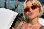 Pussycat Doll Ashley Roberts bewijst dat ze er ook op tram 4 nog adembenemend uitziet (foto's)