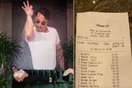 Salt Bae heeft een restaurant in Londen, maar mensen vallen van hun stoel als ze de rekening zien