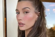 Hoewel ze in de sneeuw poseert, zorgt Hailey Bieber met geweldige lingeriefoto's voor hete toestanden