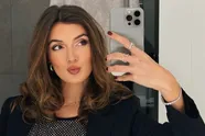 Jamie-Lee Six poseert in een weinig verhullend badpak: "Zie dat ze er niet uitspringen!" (foto's)