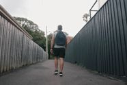 Matt doet 30 dagen lang 10.000 stappen per dag en toont wat het met zijn lichaam deed