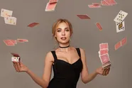 Olga heeft geen bluf nodig aan de pokertafel, ze hypnotiseert je met haar schoonheid (foto's)