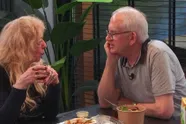 Geert werd keihard afgewezen maar wou toch even gaan vragen of Maria niet samen wil douchen