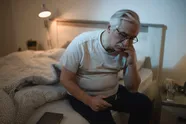 "Ik vind mezelf lelijk, maar m'n knappe lief verwent me in bed. Dan is ze toch maar enkel uit op m'n geld?"