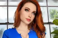 Bekende Twitch-babe gooit (weer) wat kleren uit en wordt voor de achtste (!) keer geband (foto's)