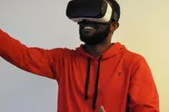 "Met mijn VR-headset op was ik in de badkamer aan mijn slurf aan het trekken. Plots hoorde ik m'n vrouw hoesten..."