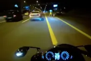 Motorrijder heeft blijkbaar nog één grote levenswens: zo snel mogelijk in het mortuarium belanden!