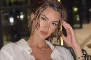Jessica Naz trekt wat s*xy lingerie aan om haar hond voor te stellen. Welke hond!? (foto's)