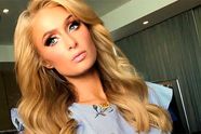 Jarige Paris Hilton deelt haar meest 'iconische' verjaardagsoutfits, en daar zitten pareltjes tussen (foto's)