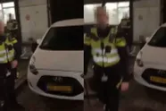 Kerel wil filmpje maken voor de sociale media, wapenstok van agent zorgt ervoor dat hij viraal gaat