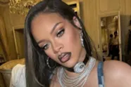 Rihanna krijgt lawine van kritiek over zich heen nadat ze poseert als 'pikante' non (foto's)