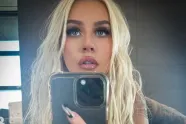 Christina Aguilera 'buitenaards heet' genoemd nadat ze haar 'kroonjuwelen' in de kijker zet (video)