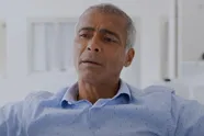 Sensatie in het voetbal: Braziliaanse legende Romário haalt zijn voetbalschoenen van de haak