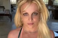 Britney Spears dartelt rond in een gele bikini en da's genoeg voor een schokgolfje op Instagram