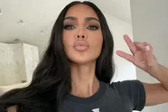Heter dan deze bikinifoto's van 'cowgirl' Kim Kardashian wordt het niet: "Ik sta letterlijk in brand!"