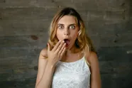 "Vlak voor mijn huwelijk zag ik iets verschrikkelijk... Mijn aanstaande kreeg borstvoeding van zijn moeder!"