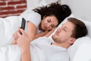 "Ik sta altijd zo hitsig dat ik het eerst met m'n lief doe en dan stiekem naar een pikante club ga"
