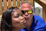 "Mijn Nigeriaanse vrouw is jonger dan mijn dochters. We krijgen veel kritiek maar ik ben niet haar sugar daddy!"