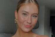 Celine Van Ouytsel bezorgt haar volgers een collectieve zweetaanval met fenomenale badpak- en bikinifoto's