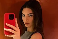 Kendall Jenner weet wel hoe ze Instagram in de fik moet zetten: met bikinifoto's én 'toploos'!