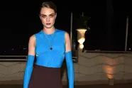 Cara Delevingne vergeet de helft van haar kleren aan te trekken voor nieuwe campagne Calvin Klein (foto's)