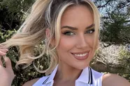 Paige Spiranac kleedt zich om voor een golfpartijtje en dat levert fascinerend beeldmateriaal op