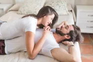 "Ik kleed me regelmatig uit voor de vrienden van mijn lief. Het windt ons op en nu willen we een stap verder gaan..."