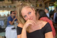 Marie Verhulst, baasje van Samson en dochter van Gertje, toont haar waanzinnig afgetrainde lichaam