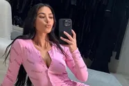 Kim Kardashian krijgt lof, maar ook veel kritiek op bikinifoto: "Moet dat nu echt!?"