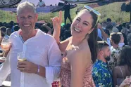 Marie Verhulst, het baasje van Samson, toont even haar waanzinnige sixpack in sport-bh (foto's)