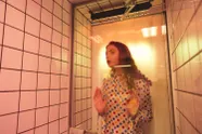 "Help! Mijn vriendin wil altijd wippen in openbare toiletten en ik ben dat echt kotsbeu"