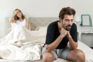 "Mijn vriendin doet het liever met haar 'pikante' speeltjes dan met mij. Haar uitleg daarvoor is speciaal..."