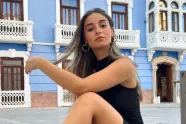 De papa's kijken al uit naar september: juf Laura heeft paar nieuwe outfits waar 'ze' bijna uitvallen!