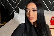 Temptation-Yasmine zet haar 'meloentjes' in de kijker in een weinig verhullende outfit: "Bel de brandweer!"