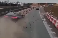 Poolse brokkenchauffeur wilde nog even voor een vrachtwagen glippen... Mislukt!